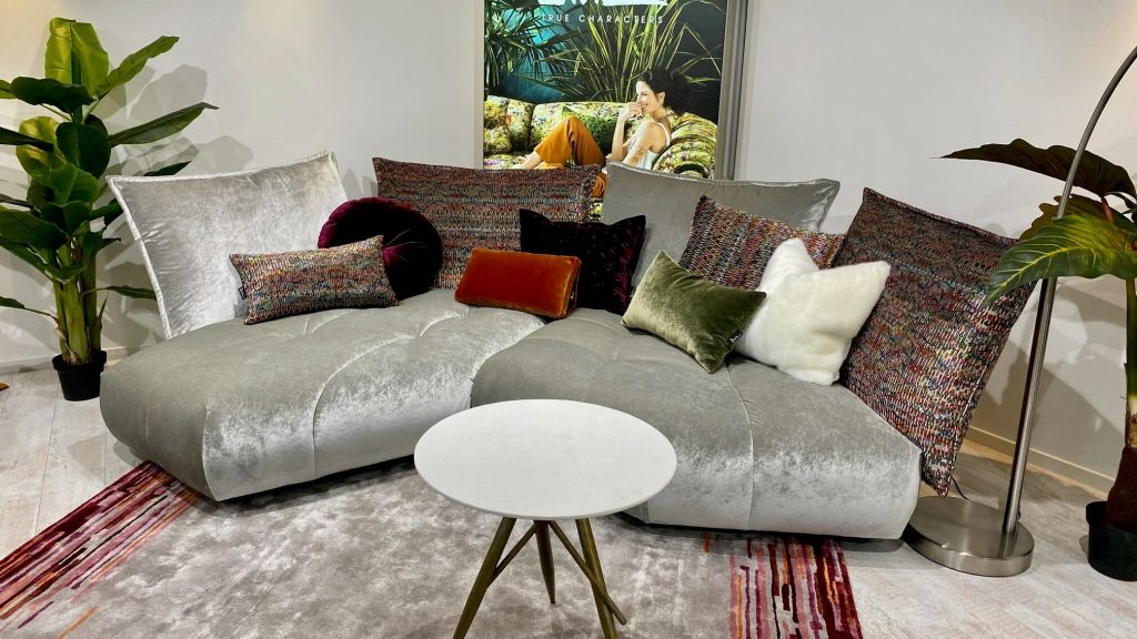 Bretz Sofa Matilda H116 Ausstellungsstück in Silver Nugget Bezug